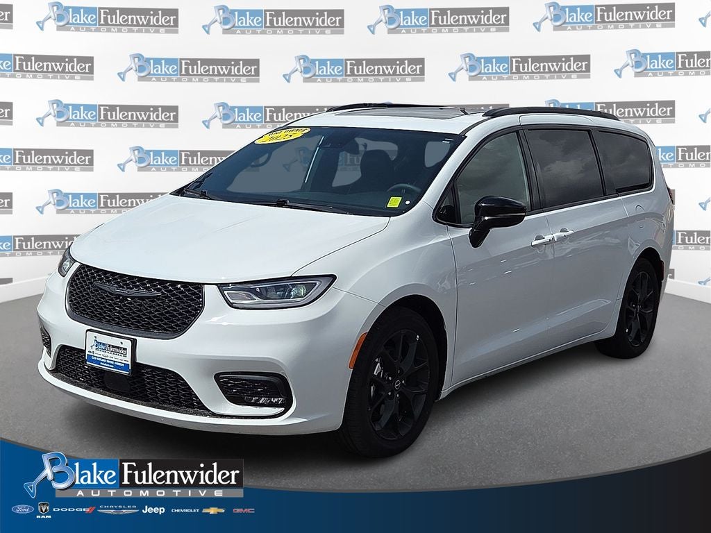 2025 Chrysler Pacifica Limited in Bright White Clearcoat — front three-quarter view