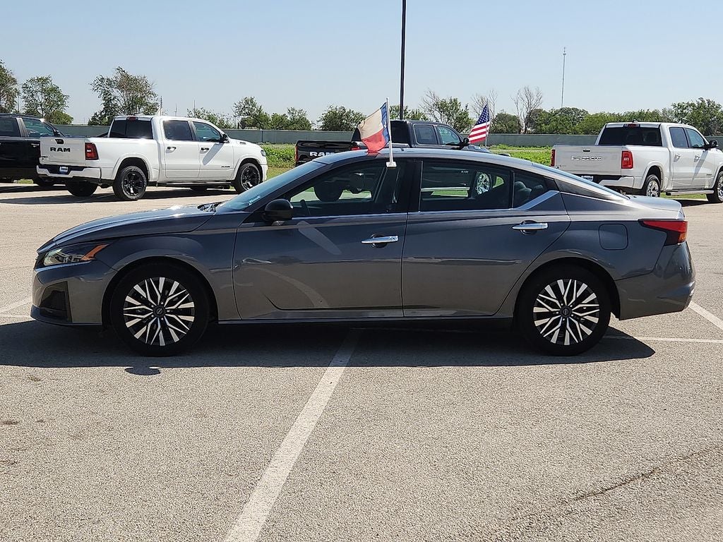 2025 Nissan Altima — side profile view