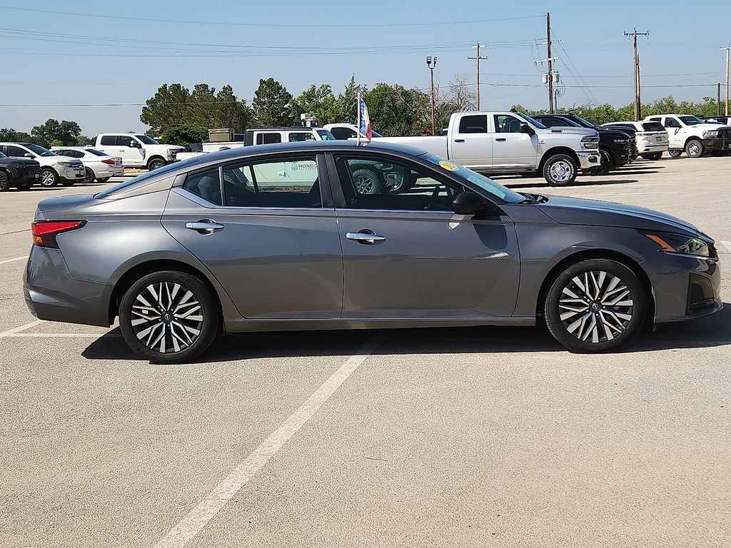 2025 Nissan Altima — detail view