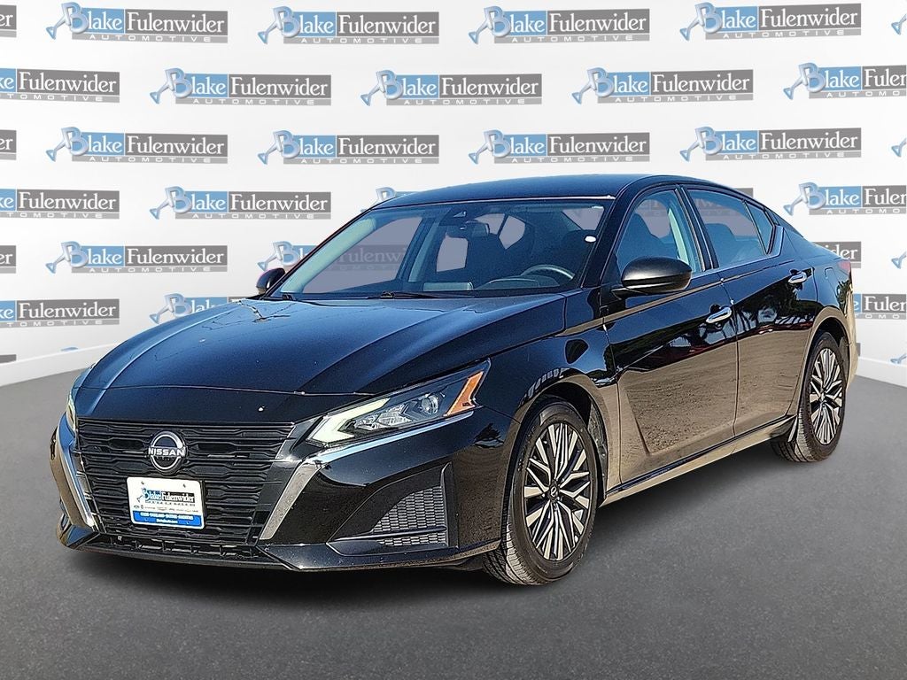 2025 Nissan Altima 2.5 SV in Super Black Clearcoat — front three-quarter view